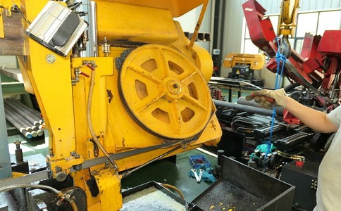 如何解决西区街道卧式金属带锯床切削时出现的断带现象？